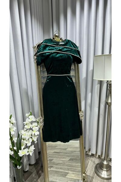 NORA KSA فستان مخمل