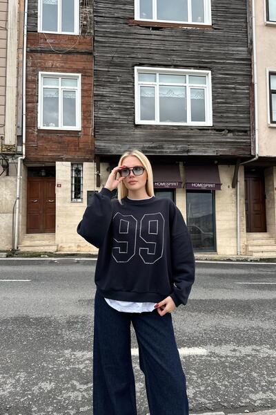 lizge giyim سويت شيرت بتفاصيل حجرية