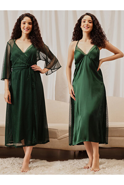 Clovia By Styli عبوة من قطعتين - روب من الساتان مزين بالدانتيل وفستان داخلي