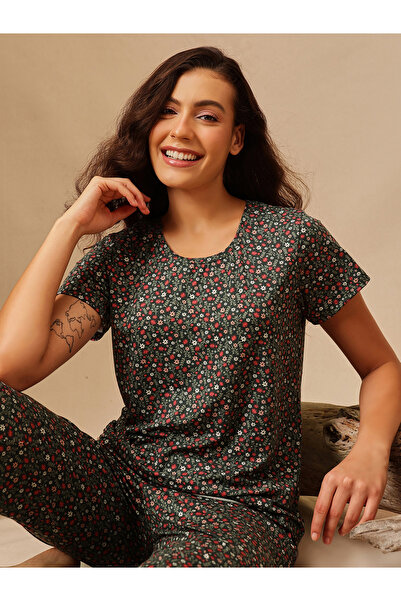 Clovia By Styli طقم تي شيرت وبيجامة بطبعة زهور