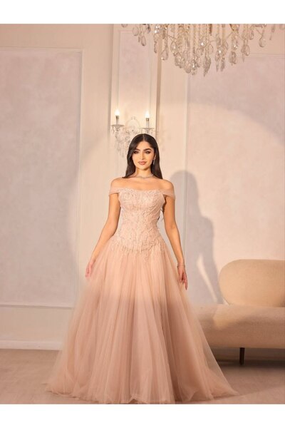 Sarahdresses A luxurious evening dress in a soft pinkish-nude color.