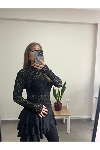 WellWay Half Turtleneck Full Stretch Fabric Lace Blouse-Black