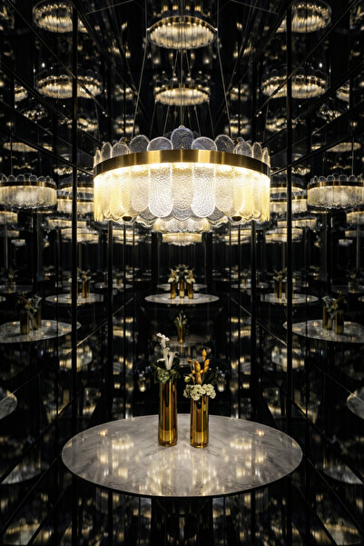 qwell Modern chandelier, moon reflection