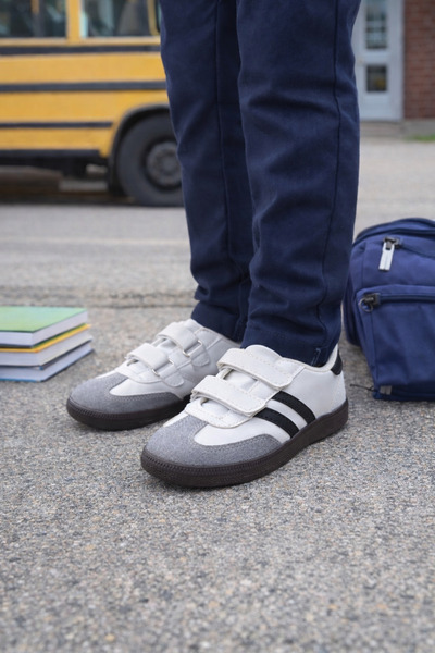 shop أحذية رياضية للأطفال من الجنسين