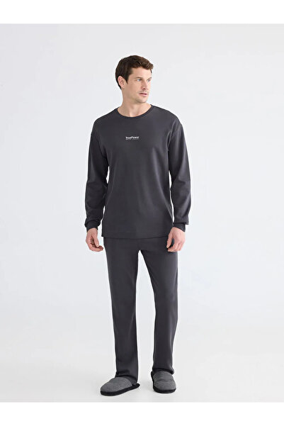 LC Waikiki طقم بيجامة رجالي من أنثراسايت ستاندرد كوليدج مطبوع