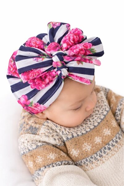 Pure Boutique Caciulita tip turban inflorata cu fundite in fata