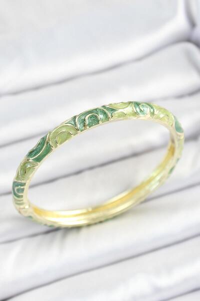 Inure Jewelry أصفاد نسائية من النحاس المينا باللون الأخضر الملتوي باللون الذهبي