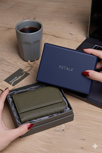 Lysande Petale Handmade Genuine Leather Horizontal Accordion Card Holder 12 C...