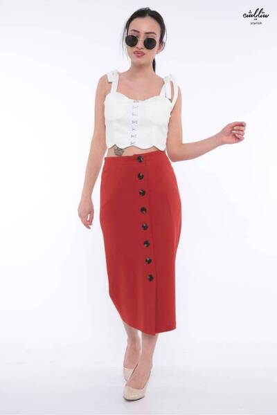 Stylish The romance of the seventies is highlighted in this brick-colored ski...