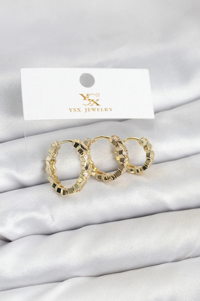 Clariss طقم أقراط من النحاس الذهبي اللون مرصع بحجر الزركون على شكل خلية النحل...