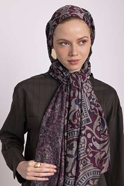 Ayshara شال مخملي من مجموعة أداكاي بلون الرمان ذو وجهين