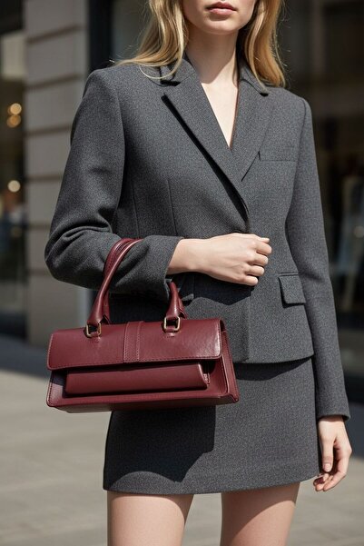 GIG حقيبة يد وكتف نسائية أنيقة/عصرية بغطاء مستطيل الشكل وتفاصيل ذهبية