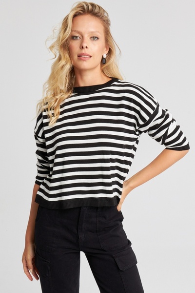 Be Best Women's Black-White Striped Knitwear Thin Sweater Be327
