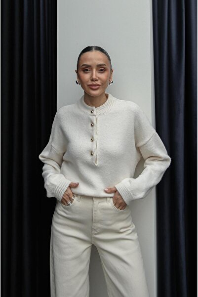 Havoş سترة بلون كريمي مع أزرار في الأعلى