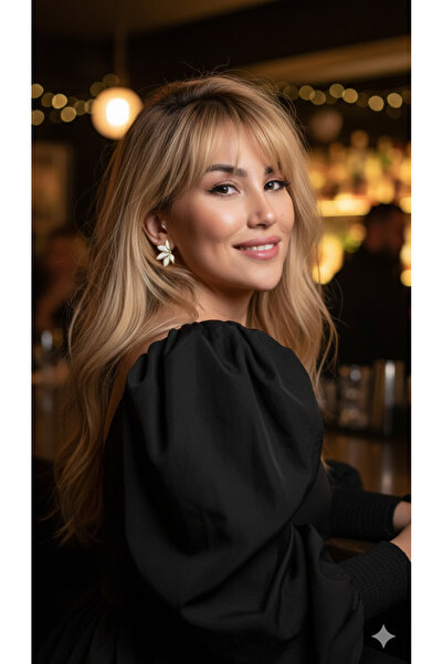 Lu Atelier Fleur Épure – Beyaz Çiçek Formlu Gold Detaylı El Yapımı Küpe