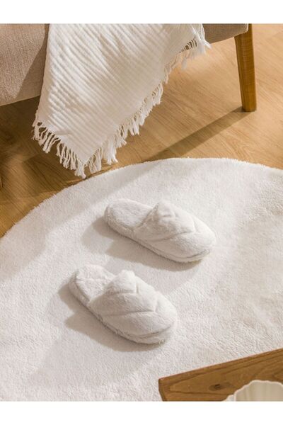 LC Waikiki شبشب منزلي نسائي من القطيفة المطرزة من LCW STEPS