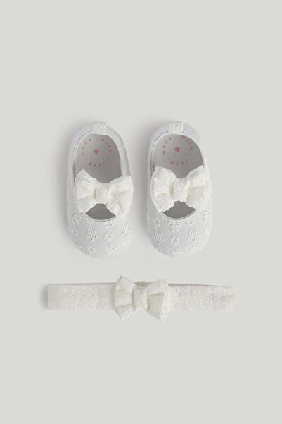 MOTHERCARE White Broderie Pram Shoes and Headband
