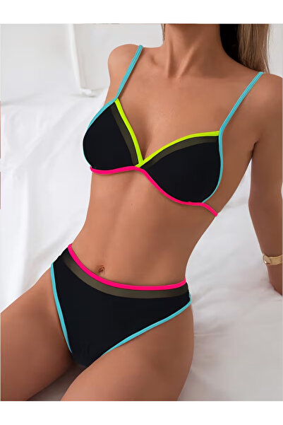 TRAJE DEN Σετ μπικίνι με λεπτομέρειες σε αντίθεση