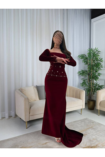 LITSHE A burgundy velvet dress adorned with luxurious crystals