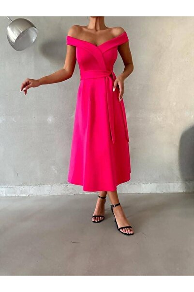 Modafeminen فستان حفلات متوسط الطول بحزام وبدون أكتاف باللون الفوشيا 582136