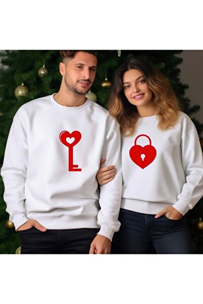 HerTarzınTrendi سويت شيرت أبيض للجنسين من Lover and Wife – قفل مفتاح على شكل ...