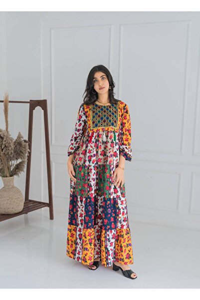 AFandina Wide-cut Shalki jalabiya with a comfortable fit and distinctive patt...