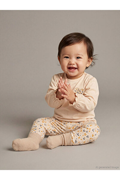 LC Waikiki بلوزة وسروال ضيق للفتيات الصغيرات باللون البيج مطبوع