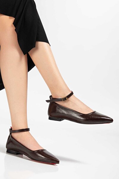 SEDRİK sivri burun kahverengi rugan ortapedik taban bilekten toka detaylı kır...