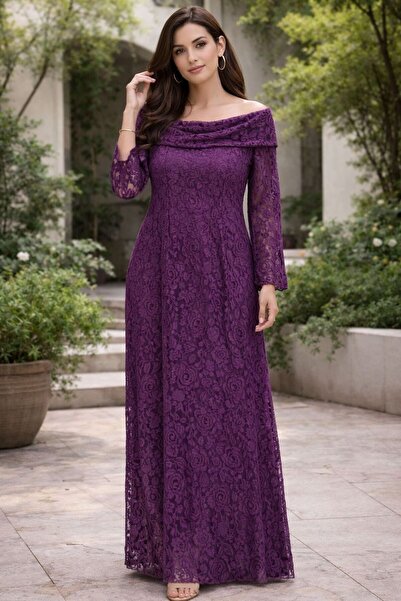 Crown plaza Elegant lace dress with a soft lining