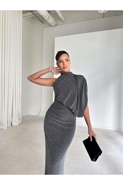 ESRA ÜNLÜ BUTİK Gri Yüksek Yaka Tek Omuz Dökümlü Simli Elbise