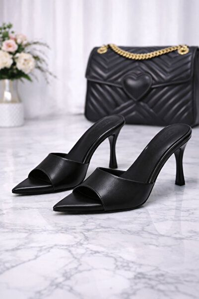 Firibu Papuci eleganti pentru femei, din piele lacuita neagra, cu varf ascuti...