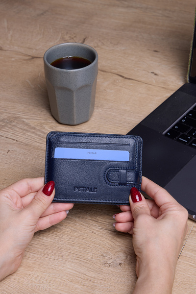 Lysande محفظة من الجلد الطبيعي بتصميم بسيط وحامل بطاقات بتصميم نحيف باللون ال...