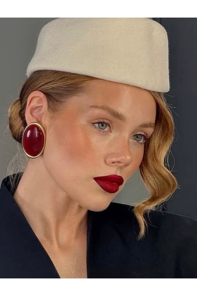 Charmist أقراط بيضاوية من الفولاذ باللون العنابي