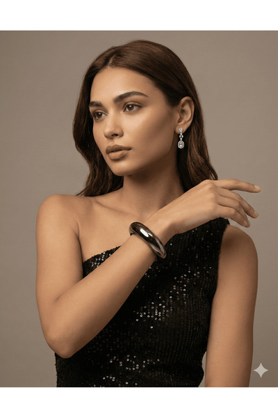 Zara Model Antrasit Geometrik Kare Kelepçe Bileklik