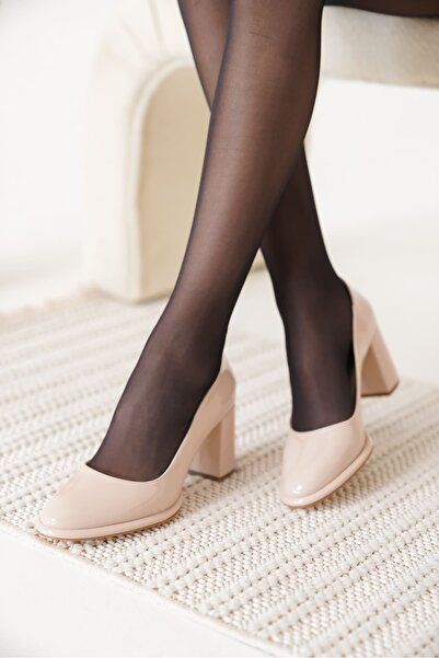 Leyan Butik حذاء بكعب نسائي من الجلد باللون البيج من Pensy