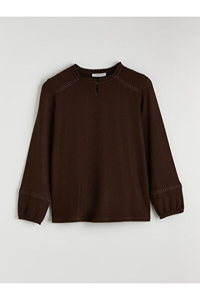 LC Waikiki Şık ve Zamansız Kahverengi Fırfırlı Bisiklet Yaka Nakışlı Bluz