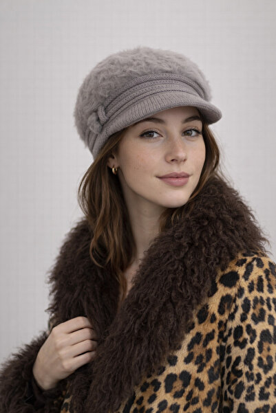 Şirin Giyim Aksesuar Дамска шапка от мека сива флийсова материя с ангорски по...