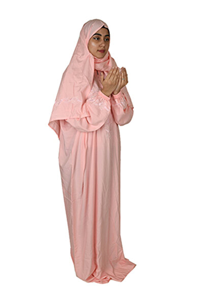 SDD A wide and comfortable prayer robe with an attached headscarf.