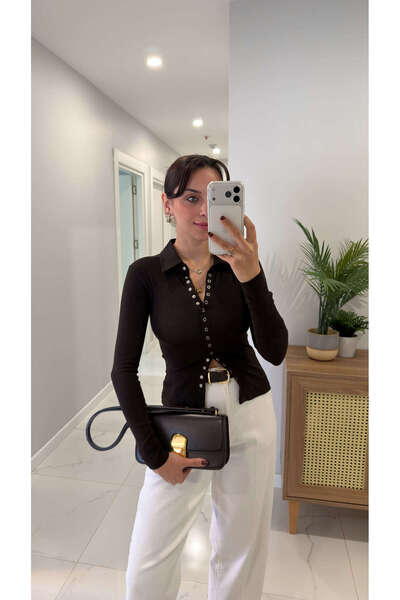 BİRCANÇİL بلوزة جينتور بياقة بولو باللون البني