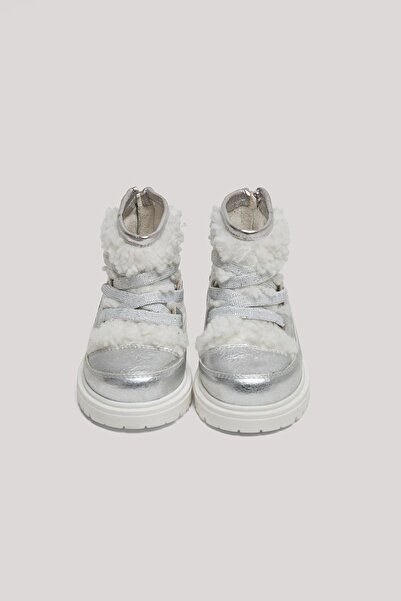 GB Baby أحذية فضية للفتيات الصغيرات من متجر BG