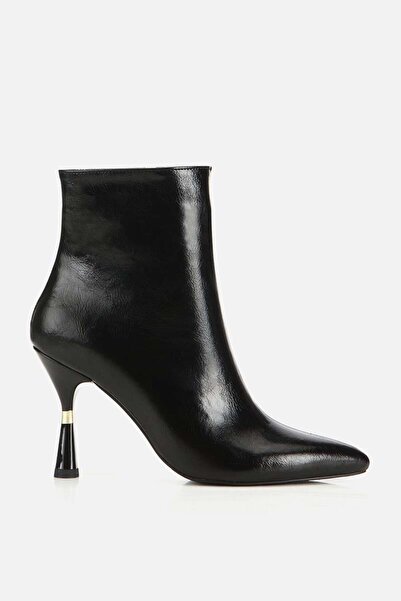 Yaya by Hotiç Kadın Siyah Gold Detaylı Sivri Burunlu İnce Topuklu Bot