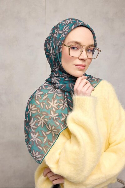 Silk Home وشاح ناعم من القطن والبوليستر بنمط فلورا باللون الأخضر الباتينا 90*90