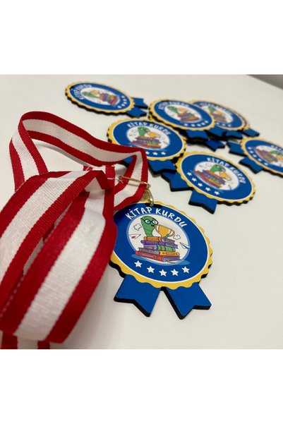 Leelii Tasarım Bookworm Wooden Medal (10 Pieces - String Included)