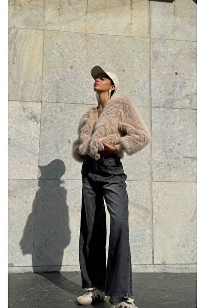 AKE Short women's jacket with fur and large buttons, elegant fluffy model