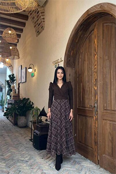 Dipmoda Kadın kahverengi eteği ekose desenli kemerli tam boy elbise DPMY3860