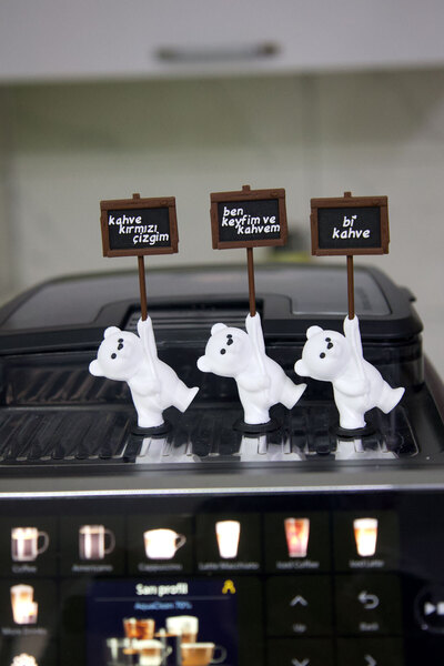 OVERMAX Sevimli Dekoratif 3’lü Ayıcık Kahve Köşesi Seti – Beyaz | Modern Mini...