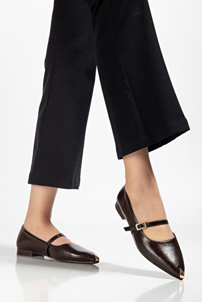 Kartezyen yeni sezon sivri burunlu demir detaylı kadın babet