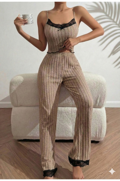 Biraltı Moda Σετ πιτζάμες με δαντέλα και λεπτομέρεια φιόγκου
