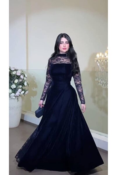 Princess costumes Luxurious velvet evening gown with French lace sleeves - lo...