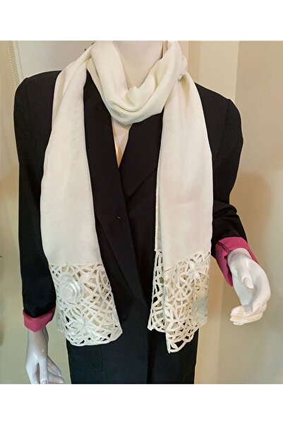 Veil Designer A luxurious veil in creamy white with unique hand-embroidered r...